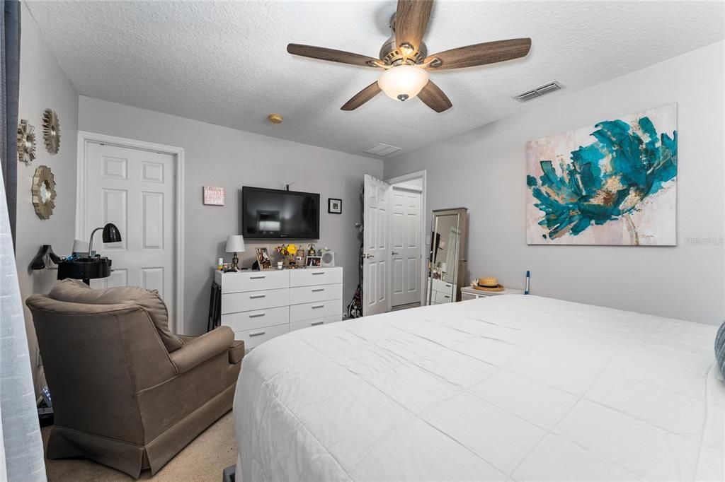 Activo con contrato: $249,900 (4 camas, 3 baños, 1310 Pies cuadrados)