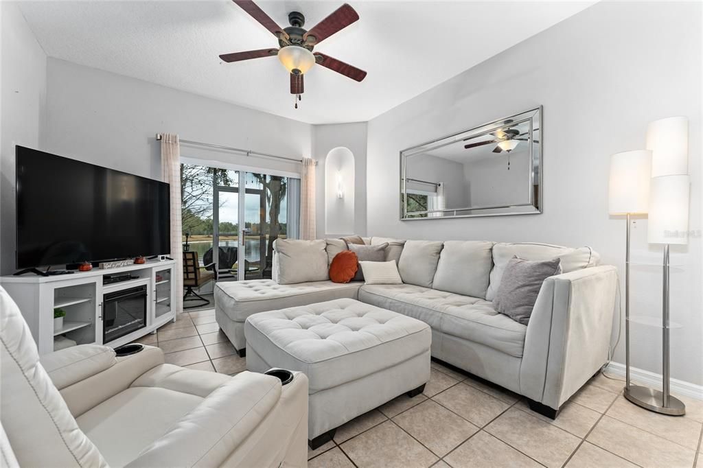Activo con contrato: $249,900 (4 camas, 3 baños, 1310 Pies cuadrados)