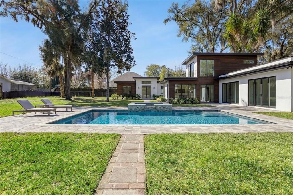 En Venta: $960,000 (3 camas, 2 baños, 2021 Pies cuadrados)