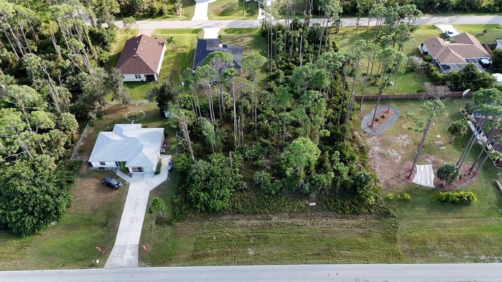 На продажу: $79,900 (0.46 acres)