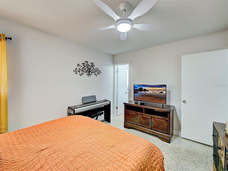 Activo con contrato: $187,500 (3 camas, 1 baños, 1069 Pies cuadrados)