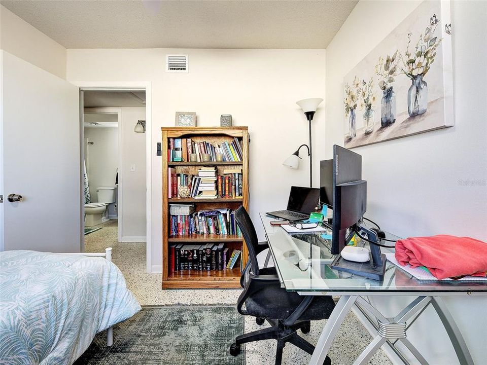 Activo con contrato: $187,500 (3 camas, 1 baños, 1069 Pies cuadrados)