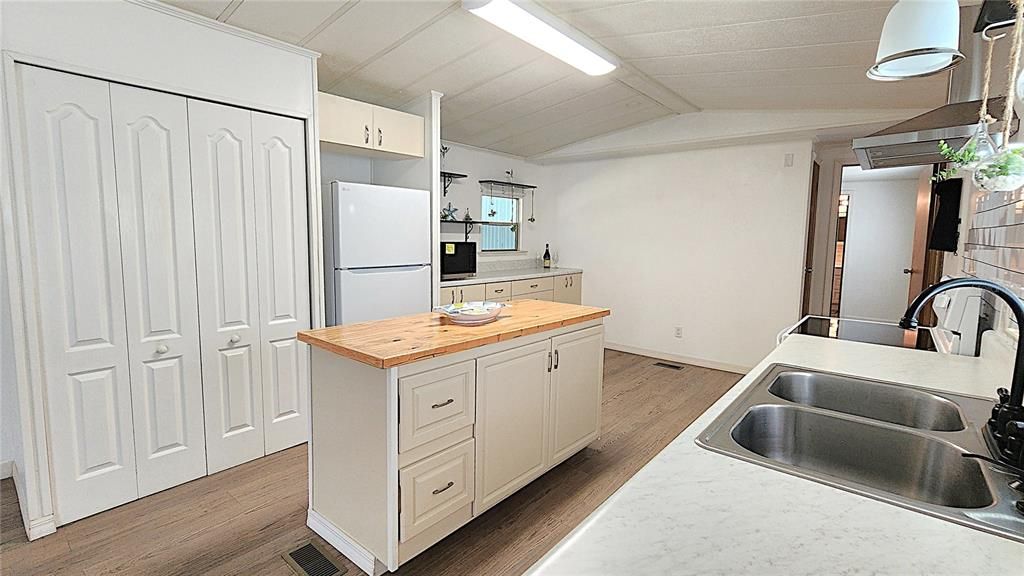 На продажу: $150,000 (2 спален, 2 ванн, 1192 Квадратных фут)