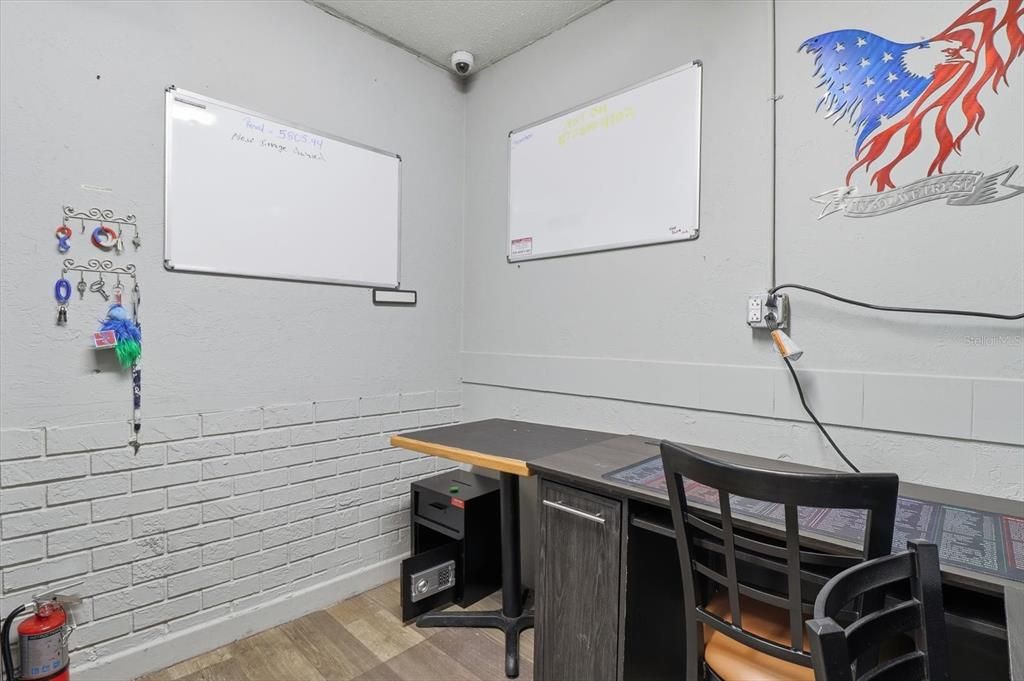 Activo con contrato: $499,900 (0 camas, 0 baños, 1920 Pies cuadrados)