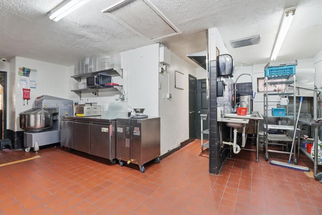 Activo con contrato: $499,900 (0 camas, 0 baños, 1920 Pies cuadrados)