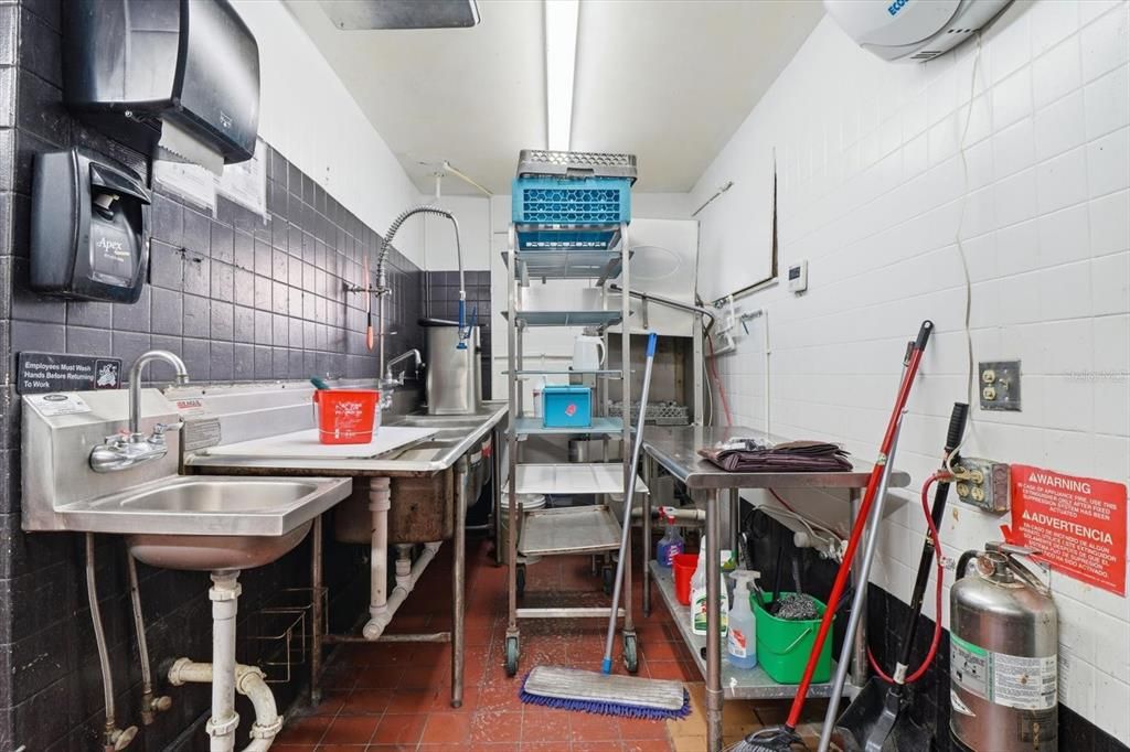 Activo con contrato: $499,900 (0 camas, 0 baños, 1920 Pies cuadrados)