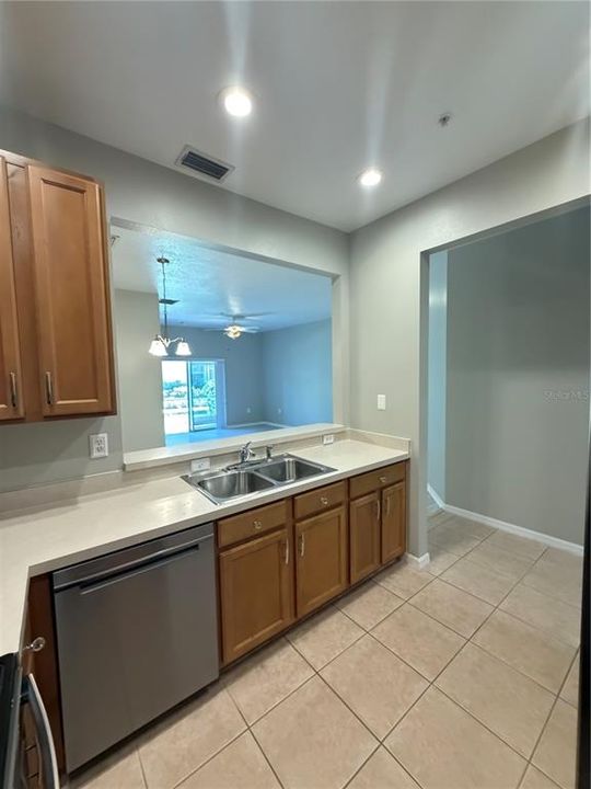 Active With Contract: $2,075 (3 beds, 2 baths, 1210 Square Feet)