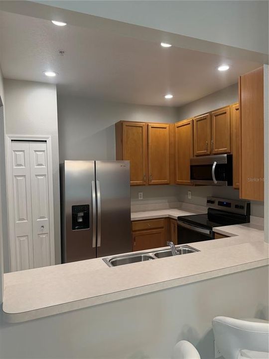 Active With Contract: $2,075 (3 beds, 2 baths, 1210 Square Feet)