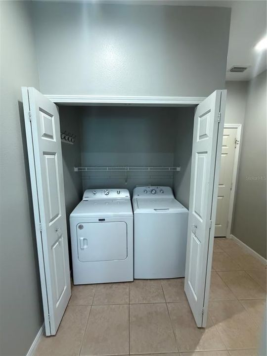 Active With Contract: $2,075 (3 beds, 2 baths, 1210 Square Feet)