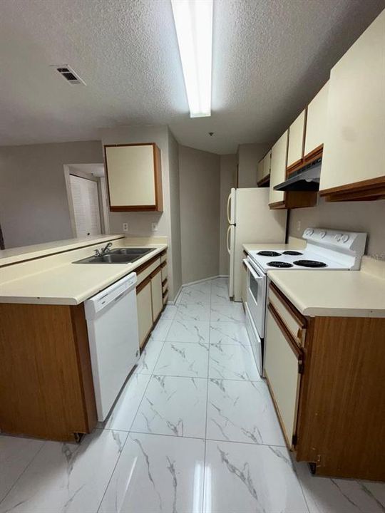 Activo con contrato: $1,425 (2 camas, 2 baños, 1019 Pies cuadrados)