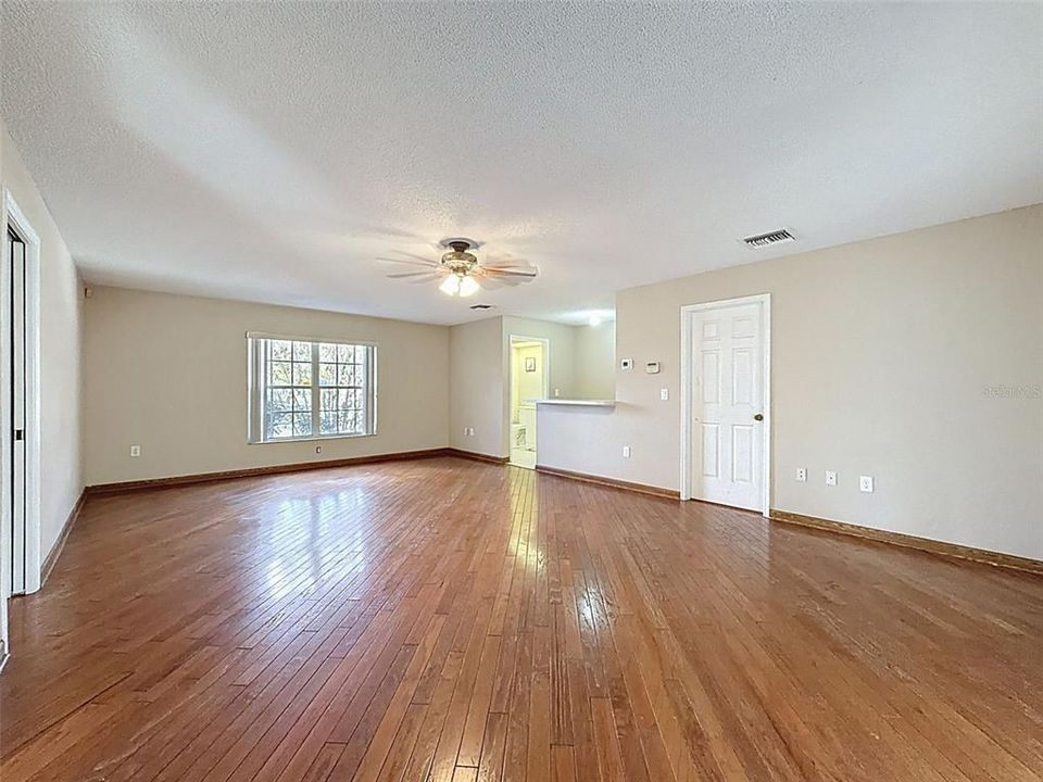 En Venta: $384,999 (3 camas, 3 baños, 2308 Pies cuadrados)