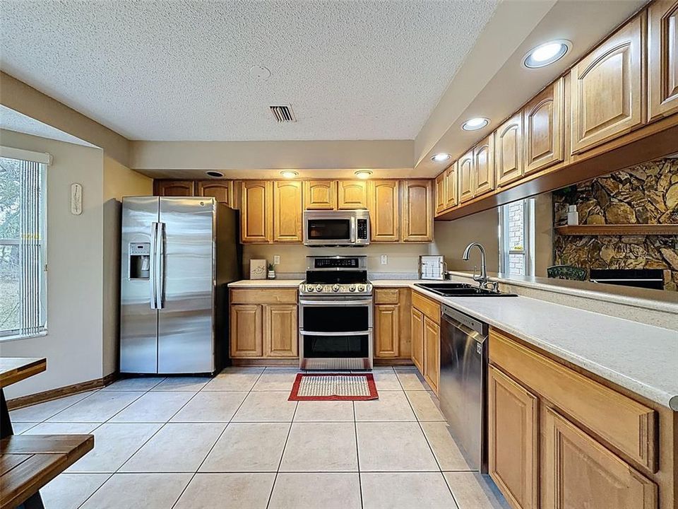 En Venta: $384,999 (3 camas, 3 baños, 2308 Pies cuadrados)