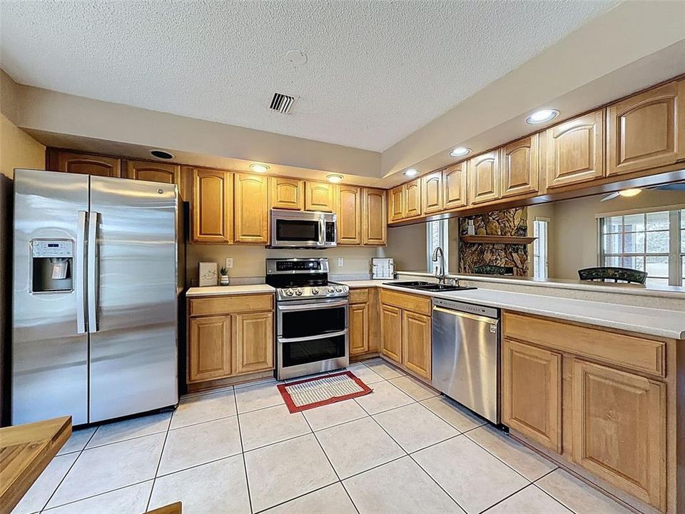 En Venta: $384,999 (3 camas, 3 baños, 2308 Pies cuadrados)