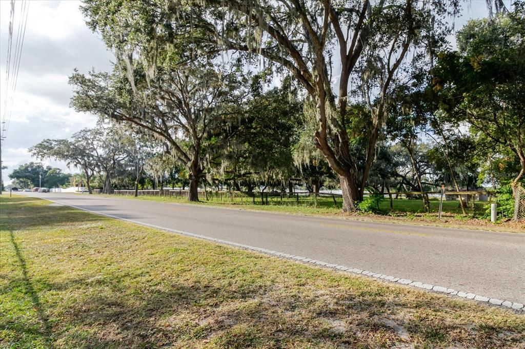 На продажу: $3,900,000 (10.00 acres)