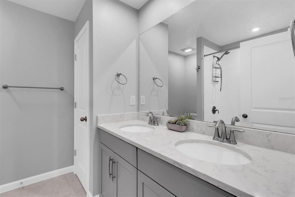 На продажу: $440,000 (3 спален, 2 ванн, 2243 Квадратных фут)