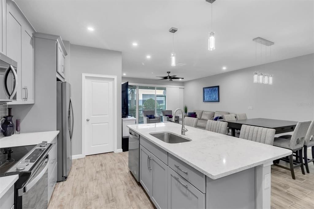 На продажу: $440,000 (3 спален, 2 ванн, 2243 Квадратных фут)