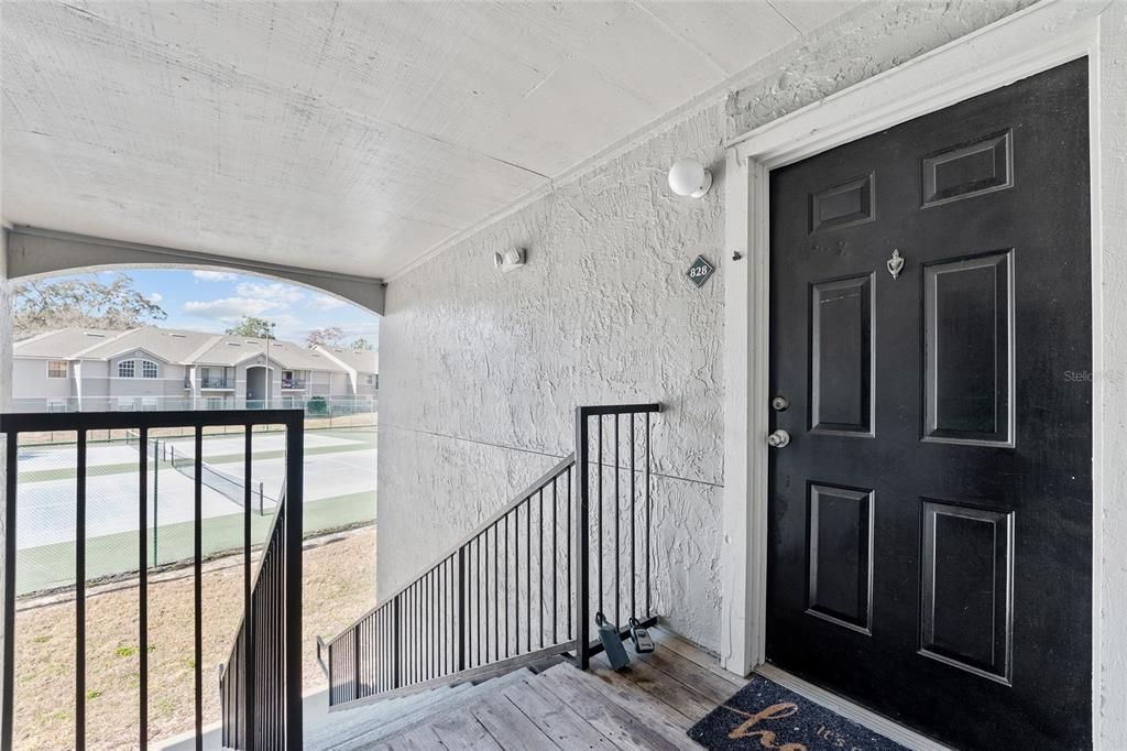 合同活跃: $129,900 (1 贝兹, 1 浴室, 600 平方英尺)