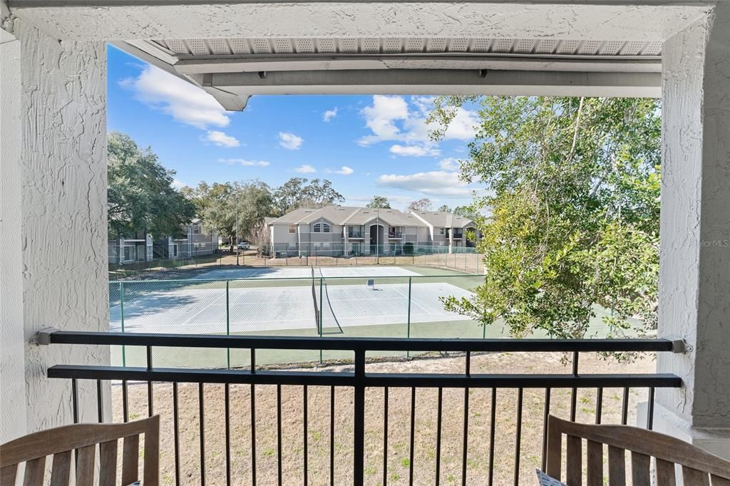 合同活跃: $129,900 (1 贝兹, 1 浴室, 600 平方英尺)