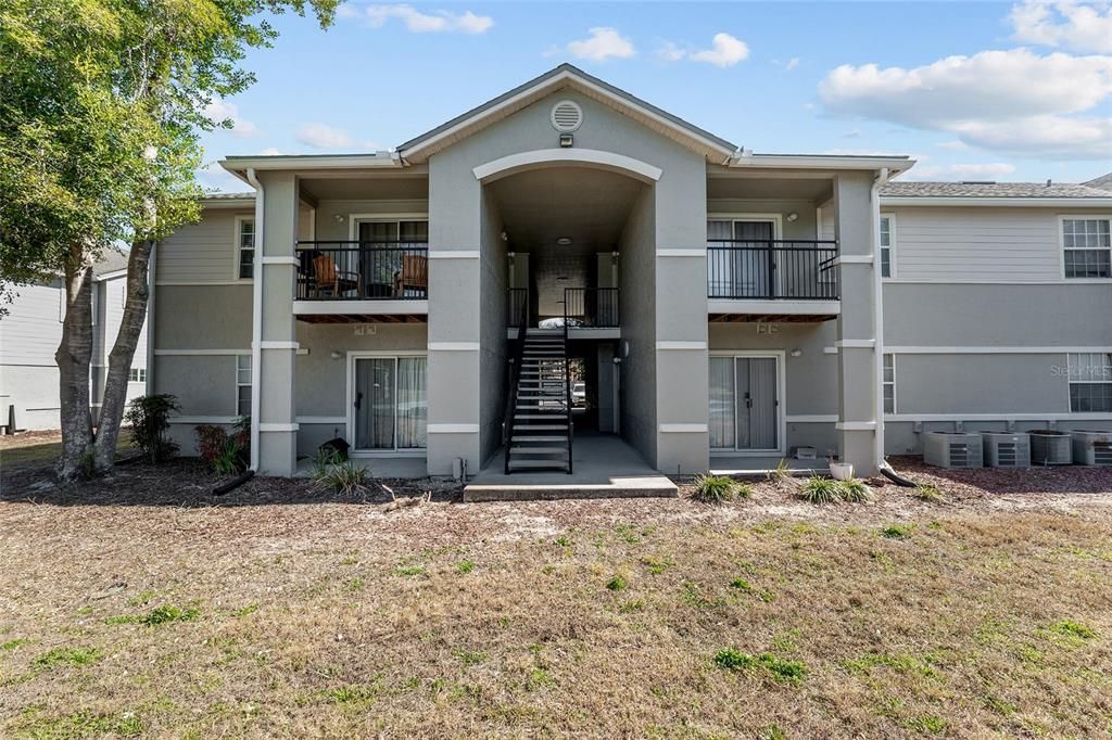 合同活跃: $129,900 (1 贝兹, 1 浴室, 600 平方英尺)