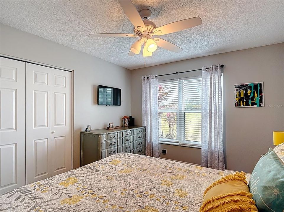 For Sale: $140,000 (2 beds, 1 baths, 925 Square Feet)