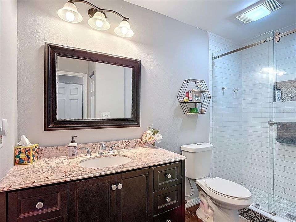 For Sale: $140,000 (2 beds, 1 baths, 925 Square Feet)