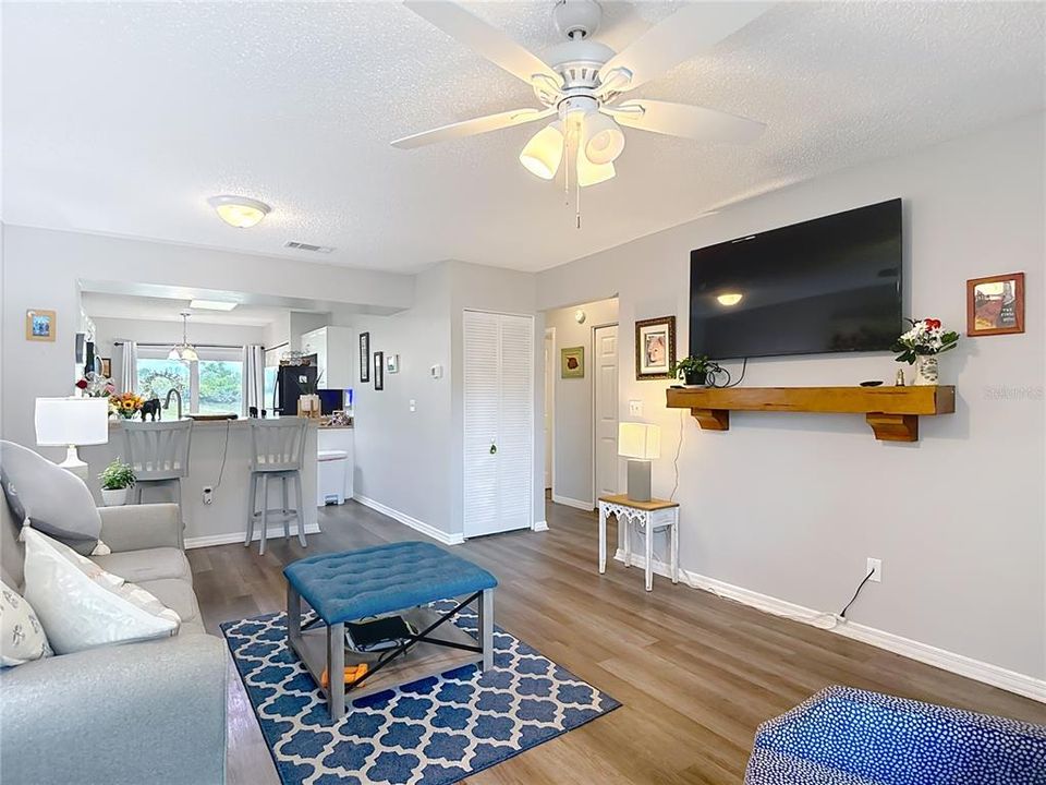 For Sale: $140,000 (2 beds, 1 baths, 925 Square Feet)