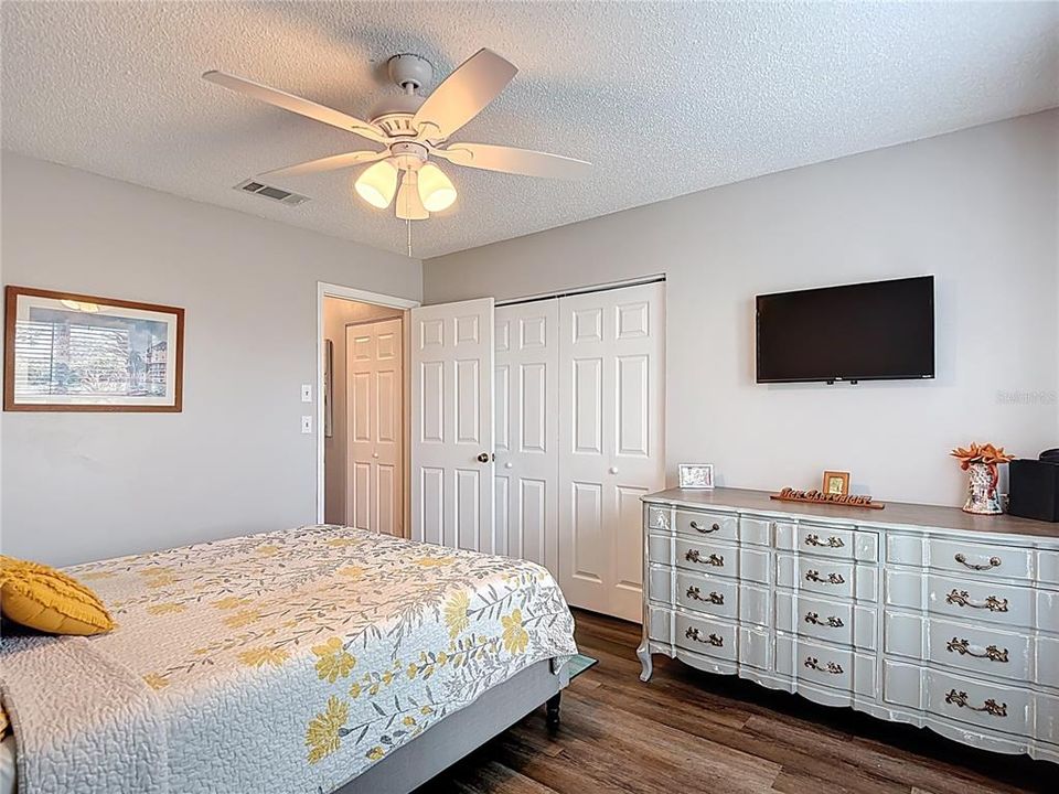 For Sale: $140,000 (2 beds, 1 baths, 925 Square Feet)