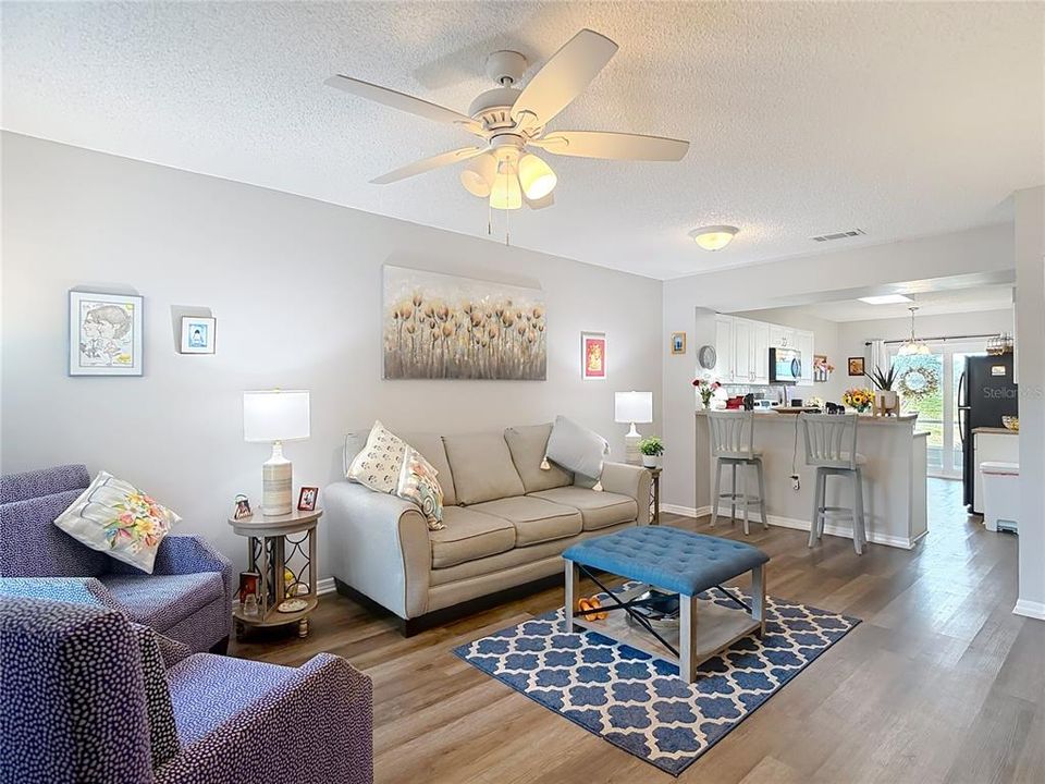 For Sale: $140,000 (2 beds, 1 baths, 925 Square Feet)