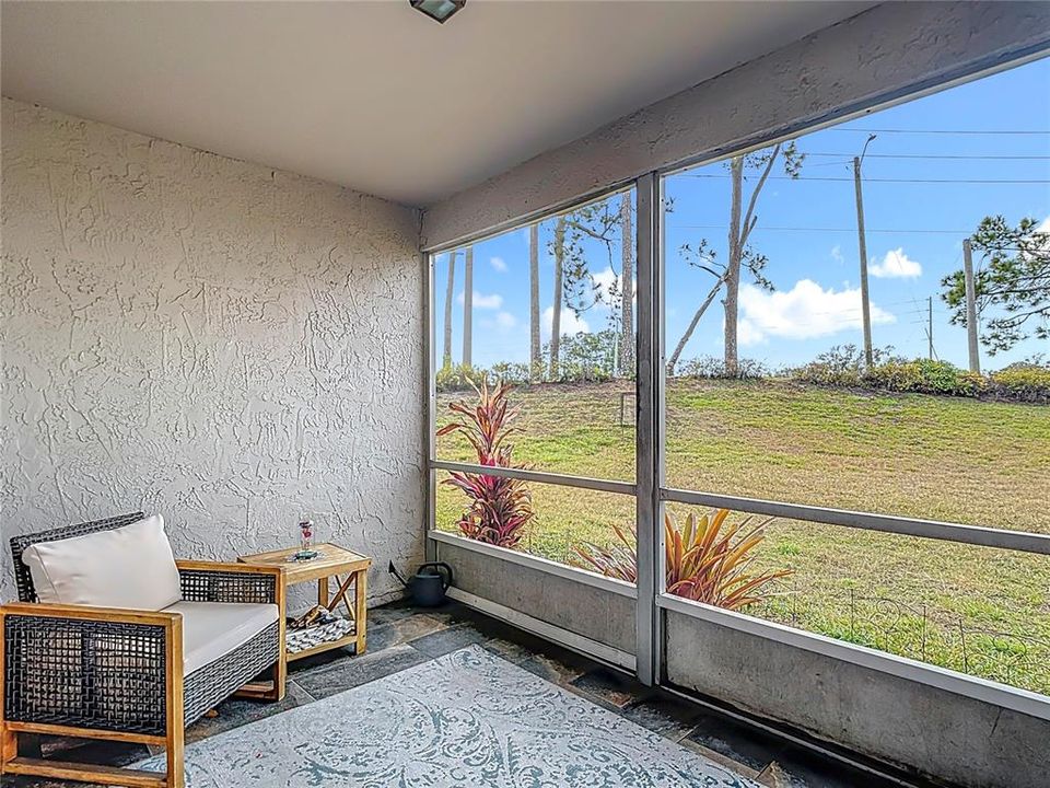 For Sale: $140,000 (2 beds, 1 baths, 925 Square Feet)