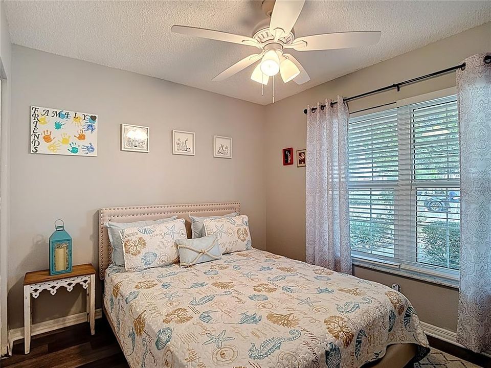 For Sale: $140,000 (2 beds, 1 baths, 925 Square Feet)