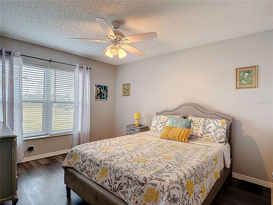 For Sale: $140,000 (2 beds, 1 baths, 925 Square Feet)