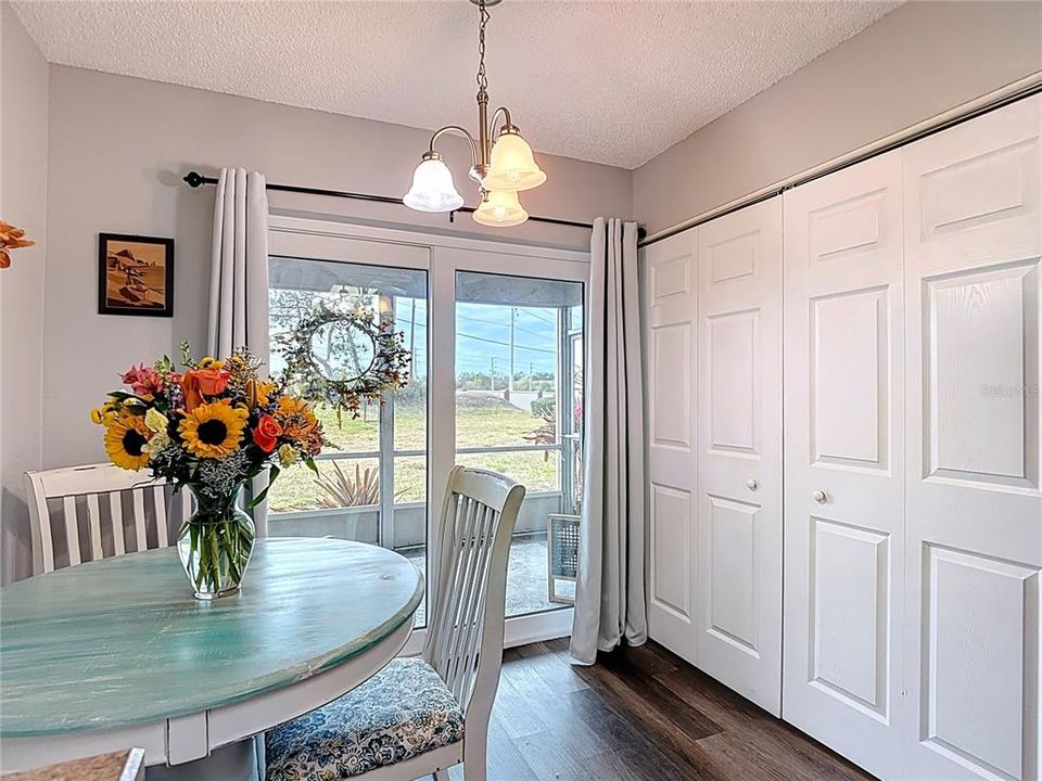 For Sale: $140,000 (2 beds, 1 baths, 925 Square Feet)