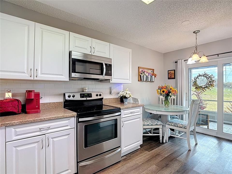 For Sale: $140,000 (2 beds, 1 baths, 925 Square Feet)