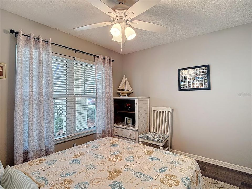 For Sale: $140,000 (2 beds, 1 baths, 925 Square Feet)