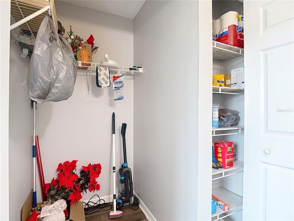 For Sale: $140,000 (2 beds, 1 baths, 925 Square Feet)