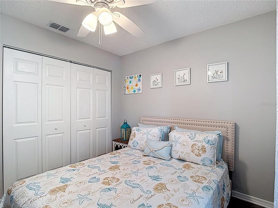 For Sale: $140,000 (2 beds, 1 baths, 925 Square Feet)