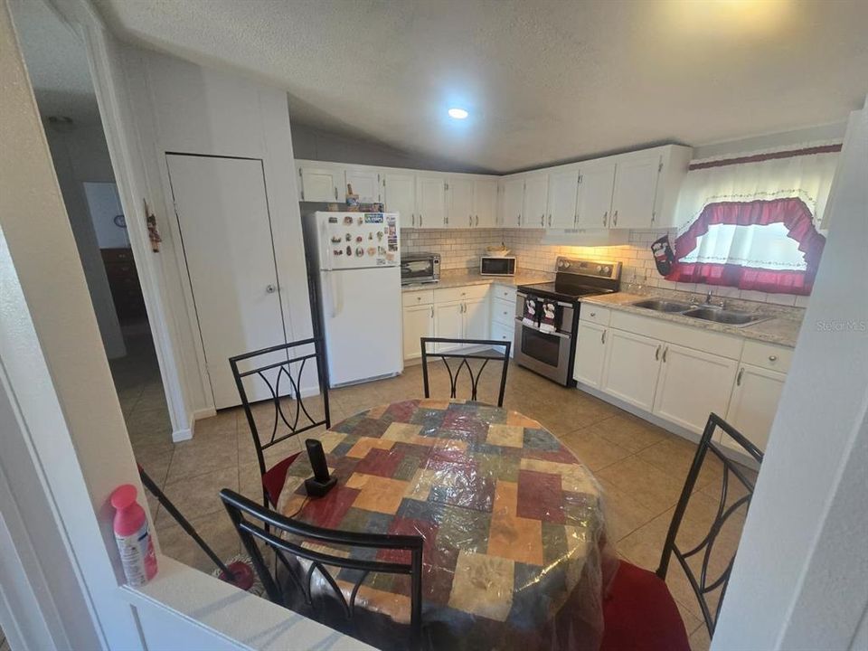 For Sale: $269,999 (3 beds, 2 baths, 1456 Square Feet)