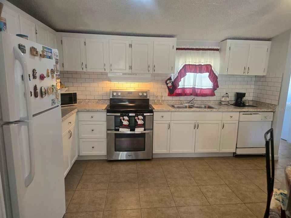 For Sale: $269,999 (3 beds, 2 baths, 1456 Square Feet)