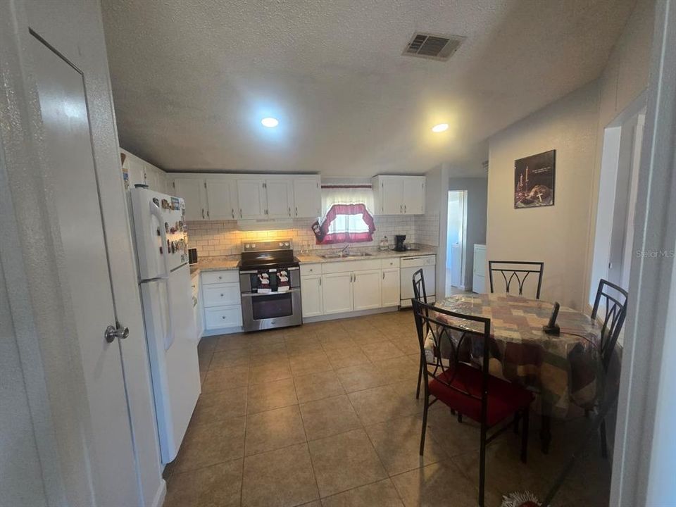 For Sale: $269,999 (3 beds, 2 baths, 1456 Square Feet)