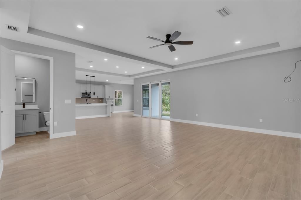 En Venta: $465,000 (3 camas, 2 baños, 2244 Pies cuadrados)