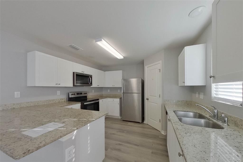 В аренду: $1,845 (4 спален, 2 ванн, 1650 Квадратных фут)