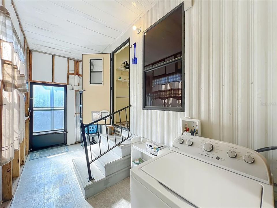 For Sale: $139,900 (2 beds, 2 baths, 768 Square Feet)