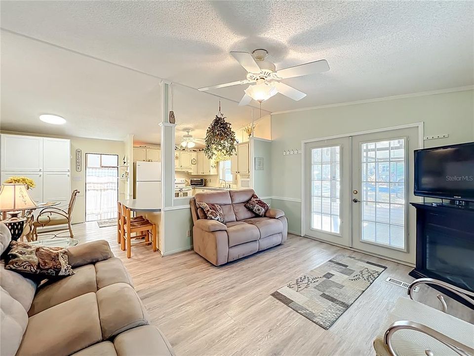 For Sale: $139,900 (2 beds, 2 baths, 768 Square Feet)