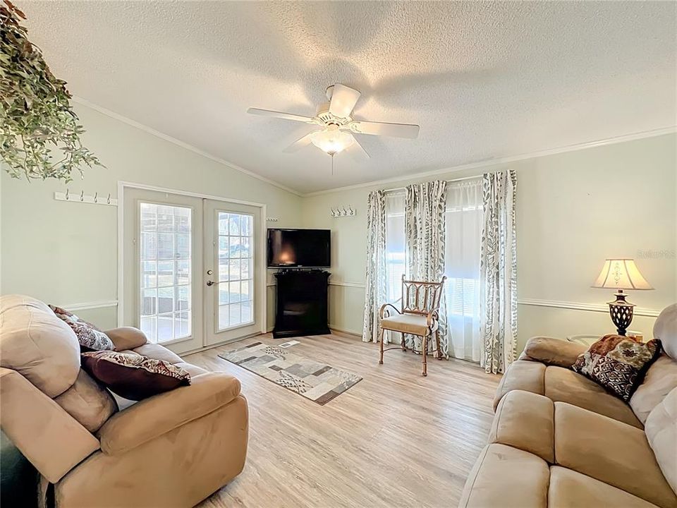 For Sale: $139,900 (2 beds, 2 baths, 768 Square Feet)