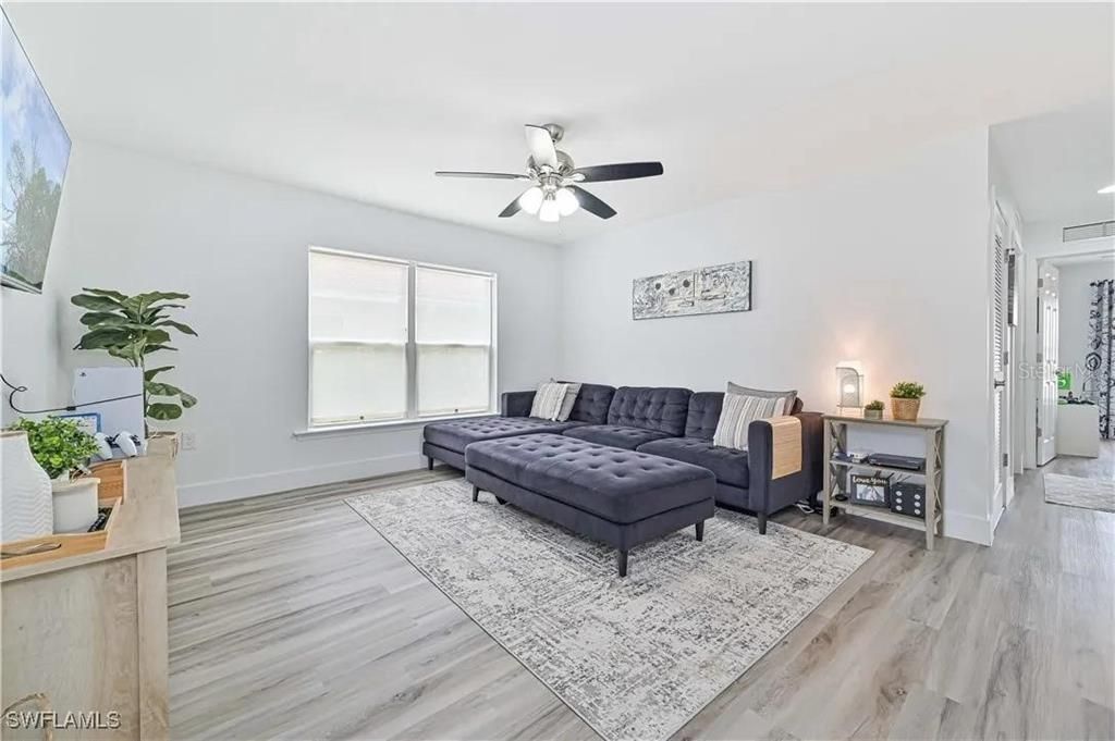 En Venta: $369,800 (3 camas, 2 baños, 2018 Pies cuadrados)