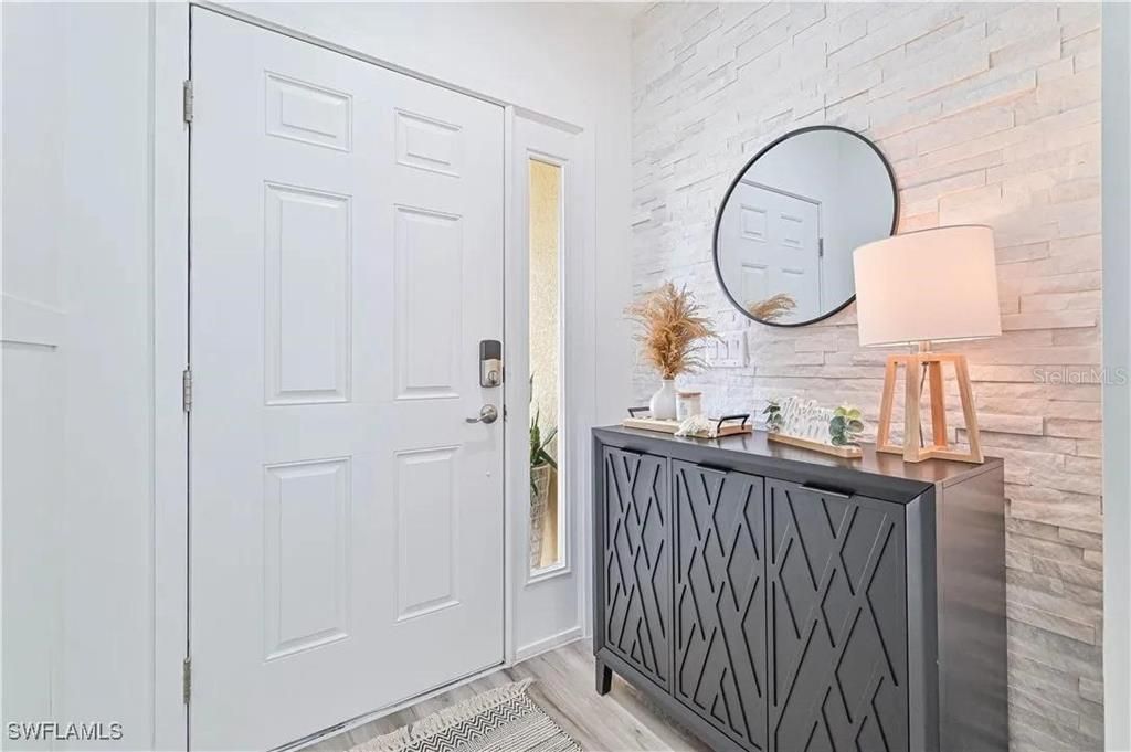 En Venta: $369,800 (3 camas, 2 baños, 2018 Pies cuadrados)