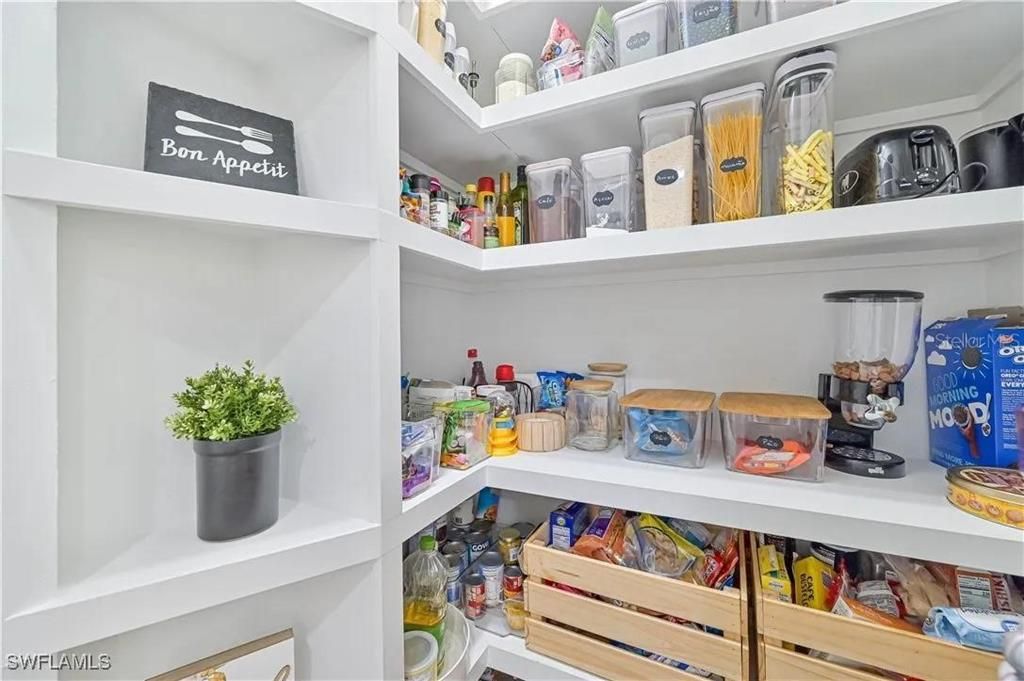 En Venta: $369,800 (3 camas, 2 baños, 2018 Pies cuadrados)