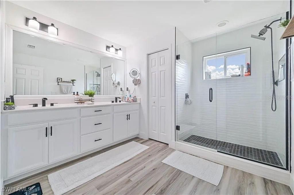 En Venta: $369,800 (3 camas, 2 baños, 2018 Pies cuadrados)