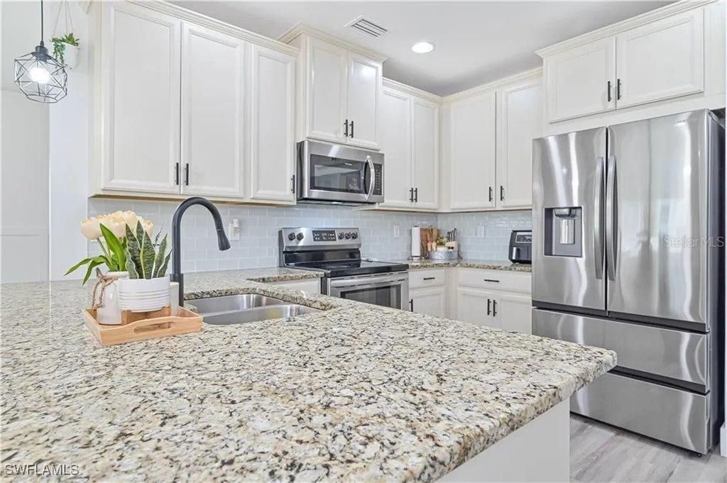 En Venta: $369,800 (3 camas, 2 baños, 2018 Pies cuadrados)
