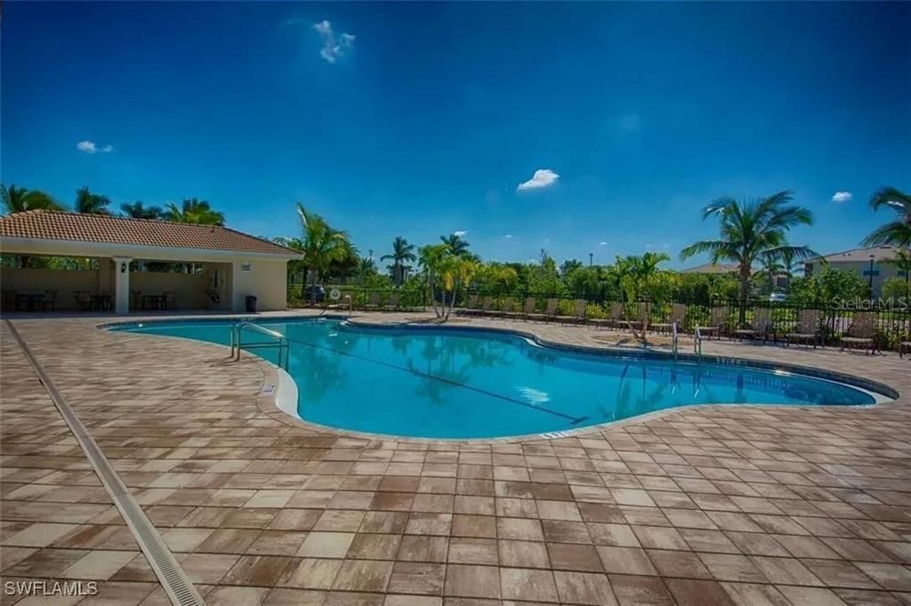 En Venta: $369,800 (3 camas, 2 baños, 2018 Pies cuadrados)